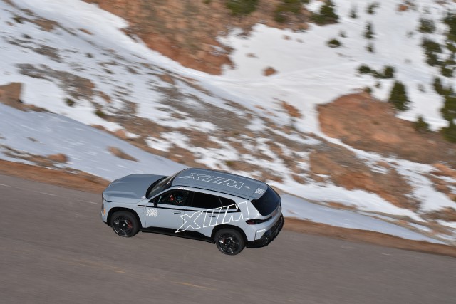 bmw pikes peak